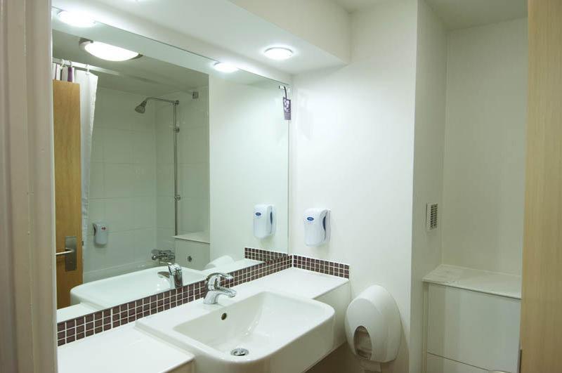 Premier Inn Taunton Central מראה חיצוני תמונה