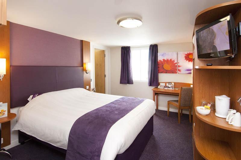 Premier Inn Taunton Central מראה חיצוני תמונה